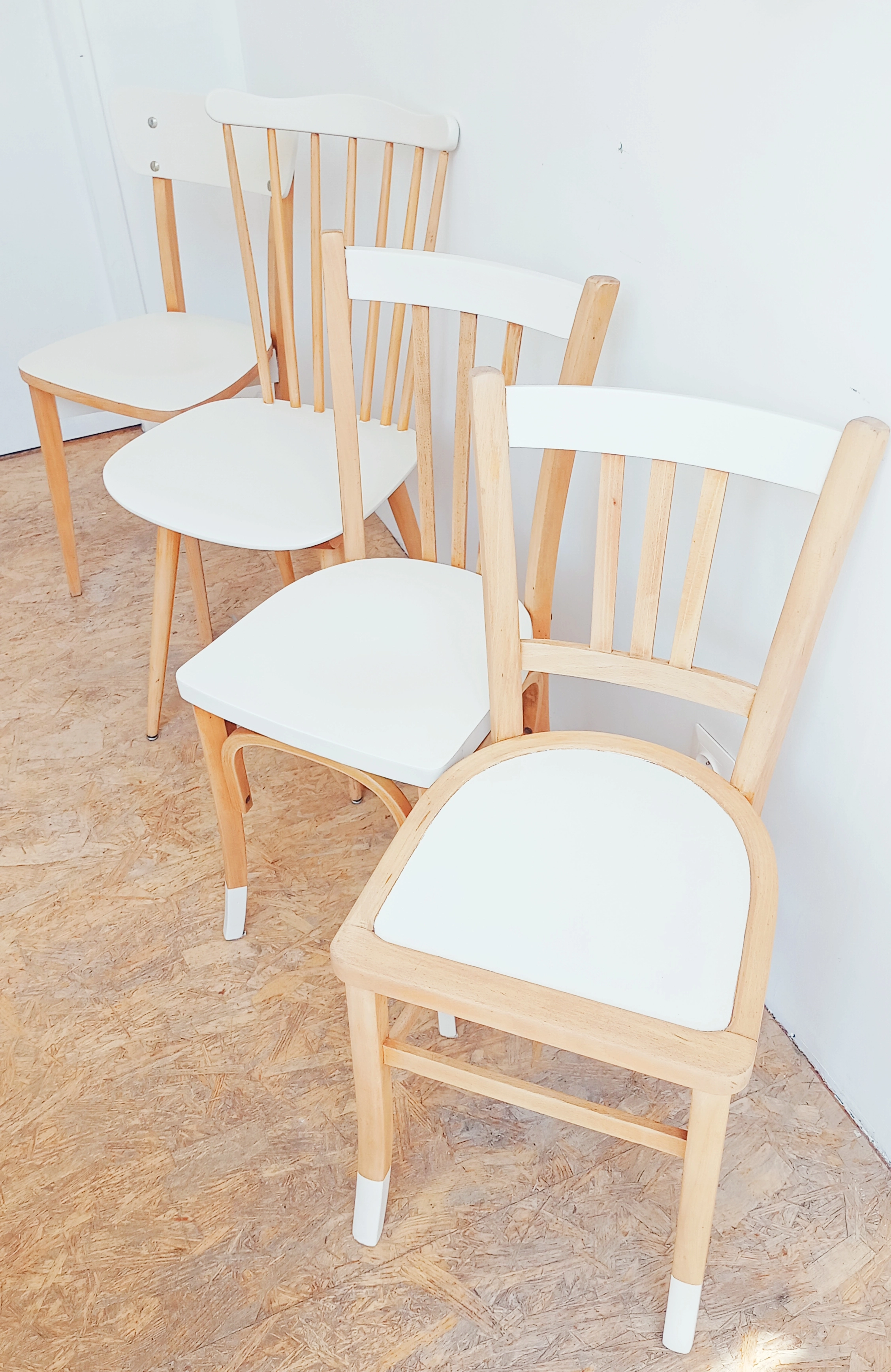 chaises peintes