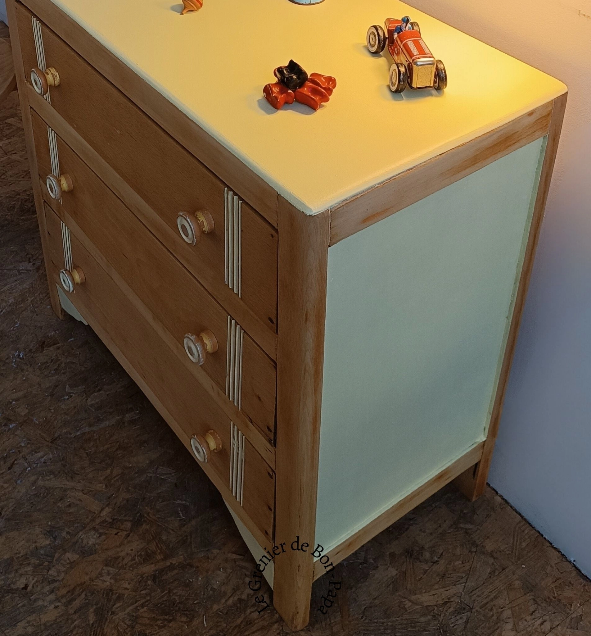 commode jaune