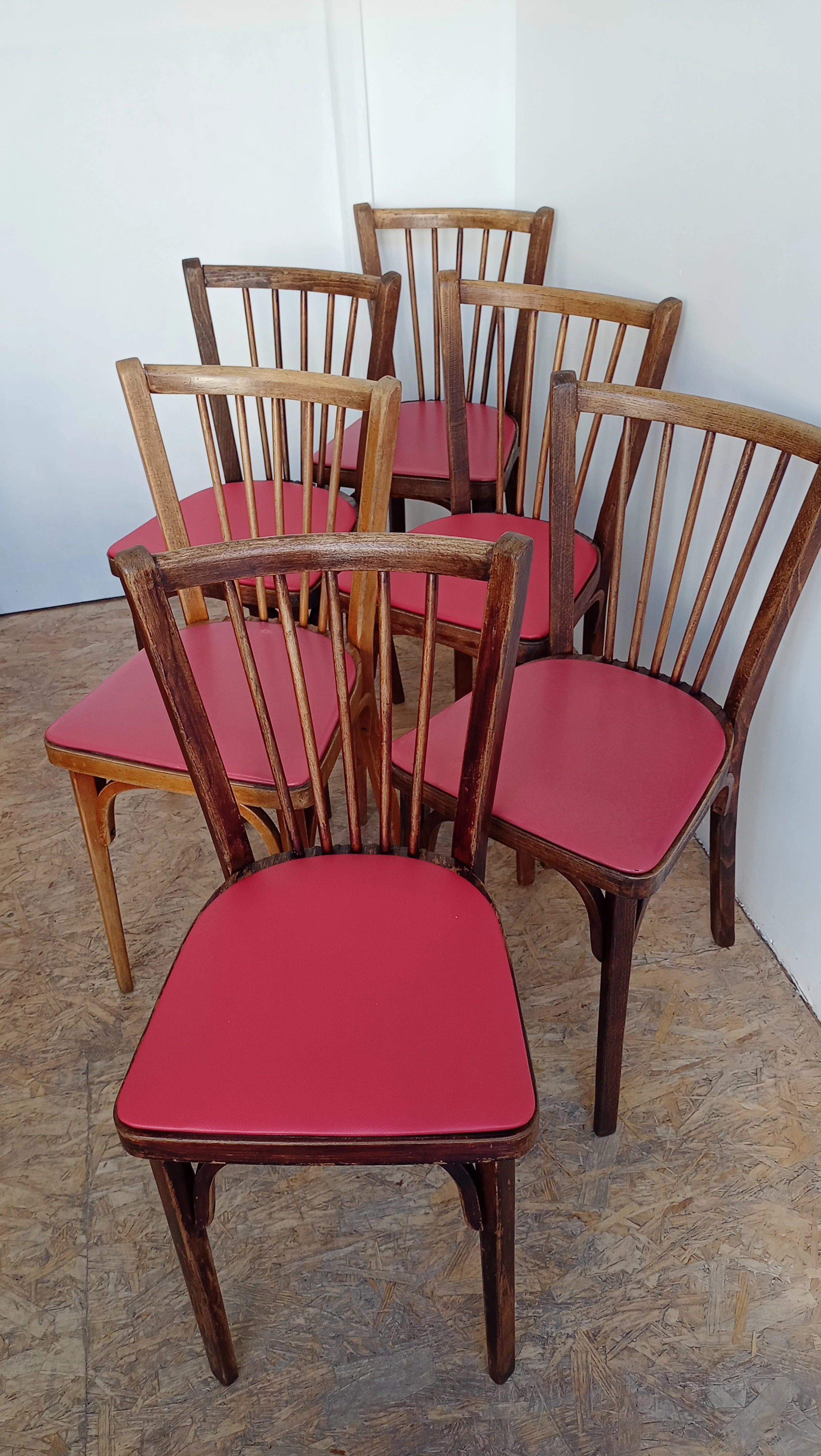 Plusieurs chaises disponibles
